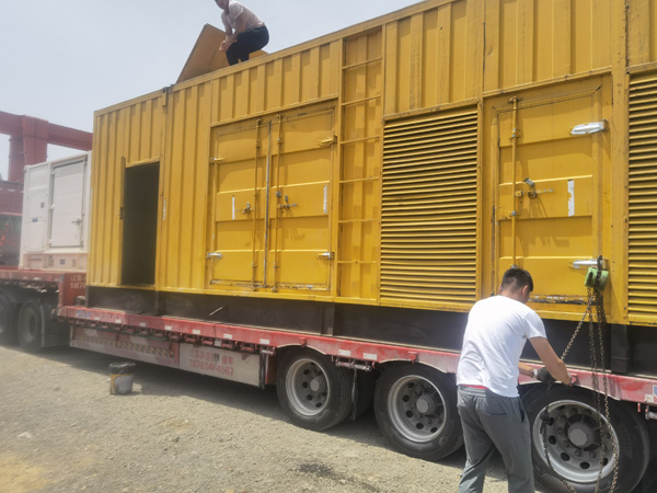 峨蔓镇除了负载情况和发动机维护，还有哪些因素会影响 200kw 柴油发电机的油耗？