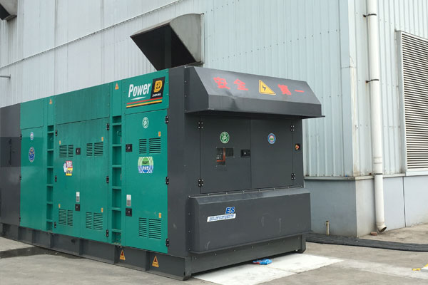 峨蔓镇燃油滤清器的更换流程是怎样的？