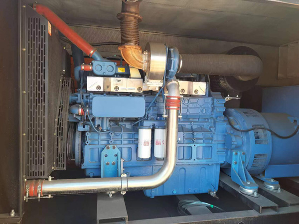 峨蔓镇燃油消耗率与进气温度的具体关系是什么？