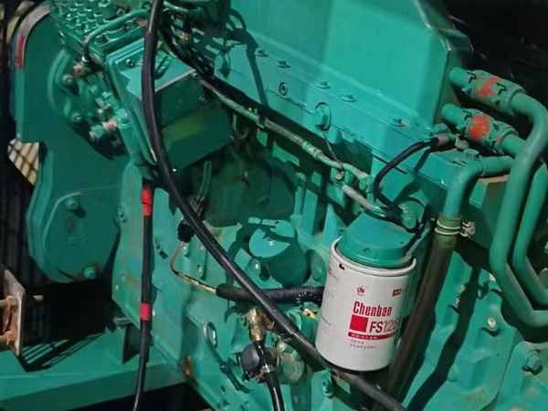 峨蔓镇如何确定新的发电机组控制系统是否与原系统兼容？