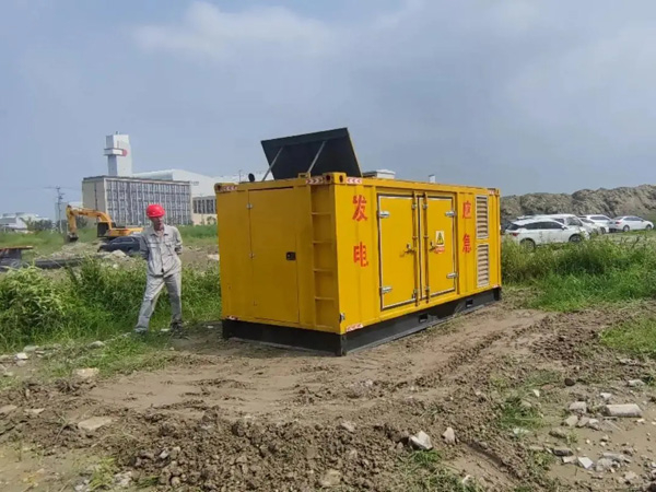 峨蔓镇200KW柴油发电机机组每小时的油耗量受哪些因素影响？